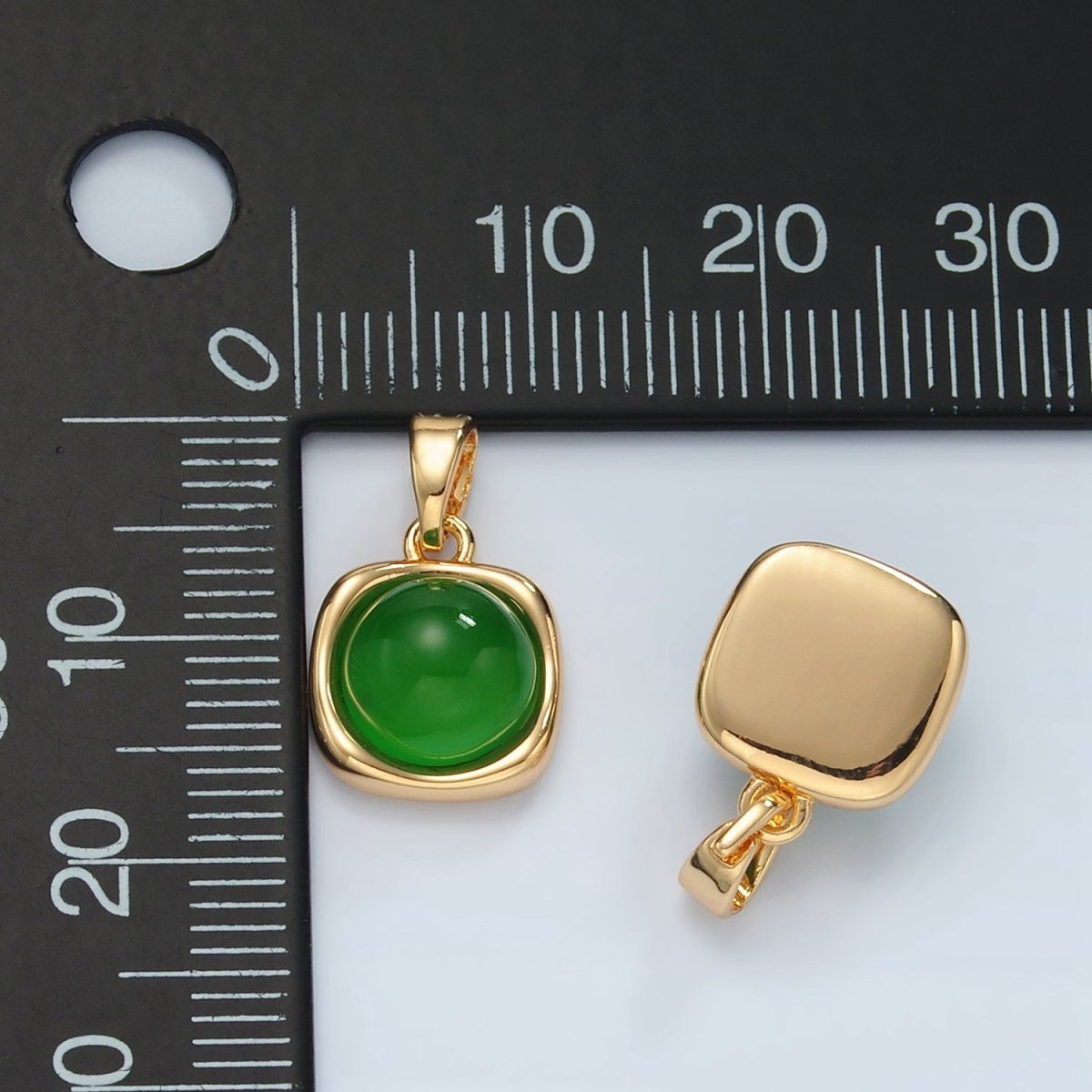 24K Gold Filled Green Aventurine Round Molten Bezel Pendant | H891