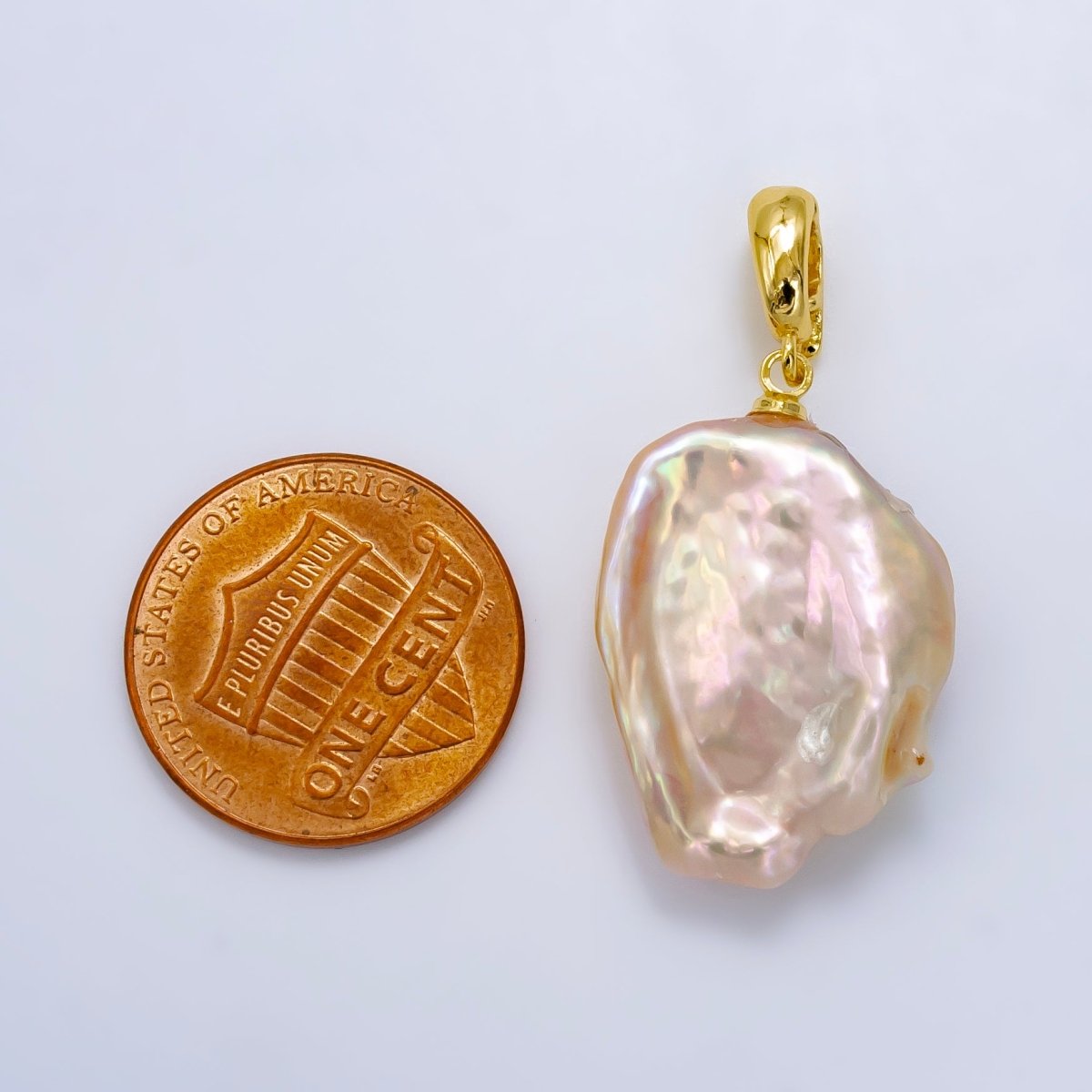 24K Gold Filled Iridescent Freshwater Pearl Snap Latch Bail Pendant | P1915