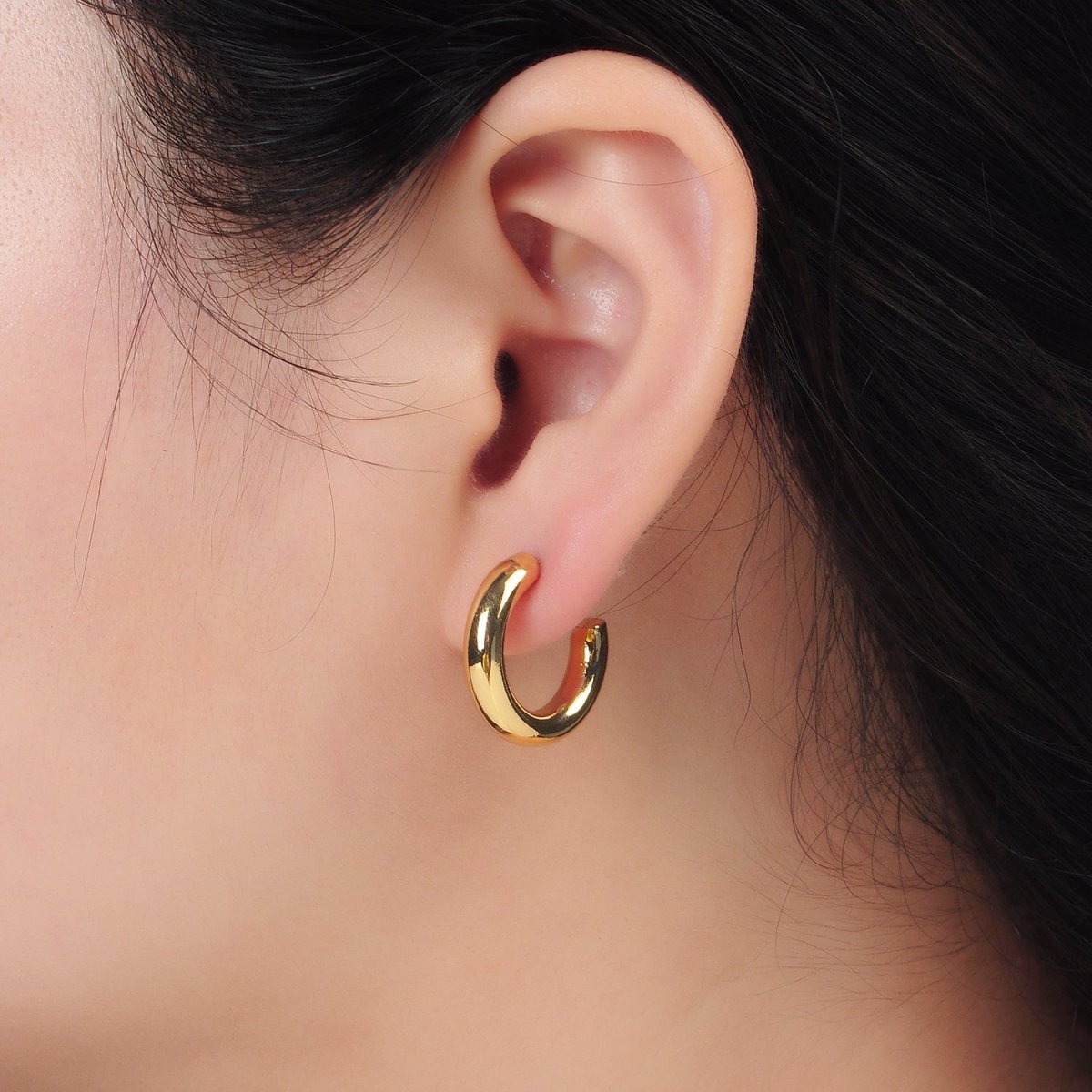 24K Gold Filled 20mm Minimalist C-Shaped Hoop Earrings | AD643