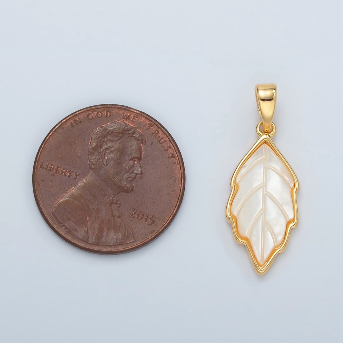 24K Gold Filled Nature Leaf Shell Pearl Bezel Pendant | H721