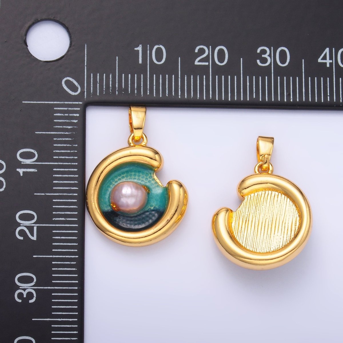 24K Gold Filled Sea Freshwater Pearl Curved Molten Pendant | AA1461