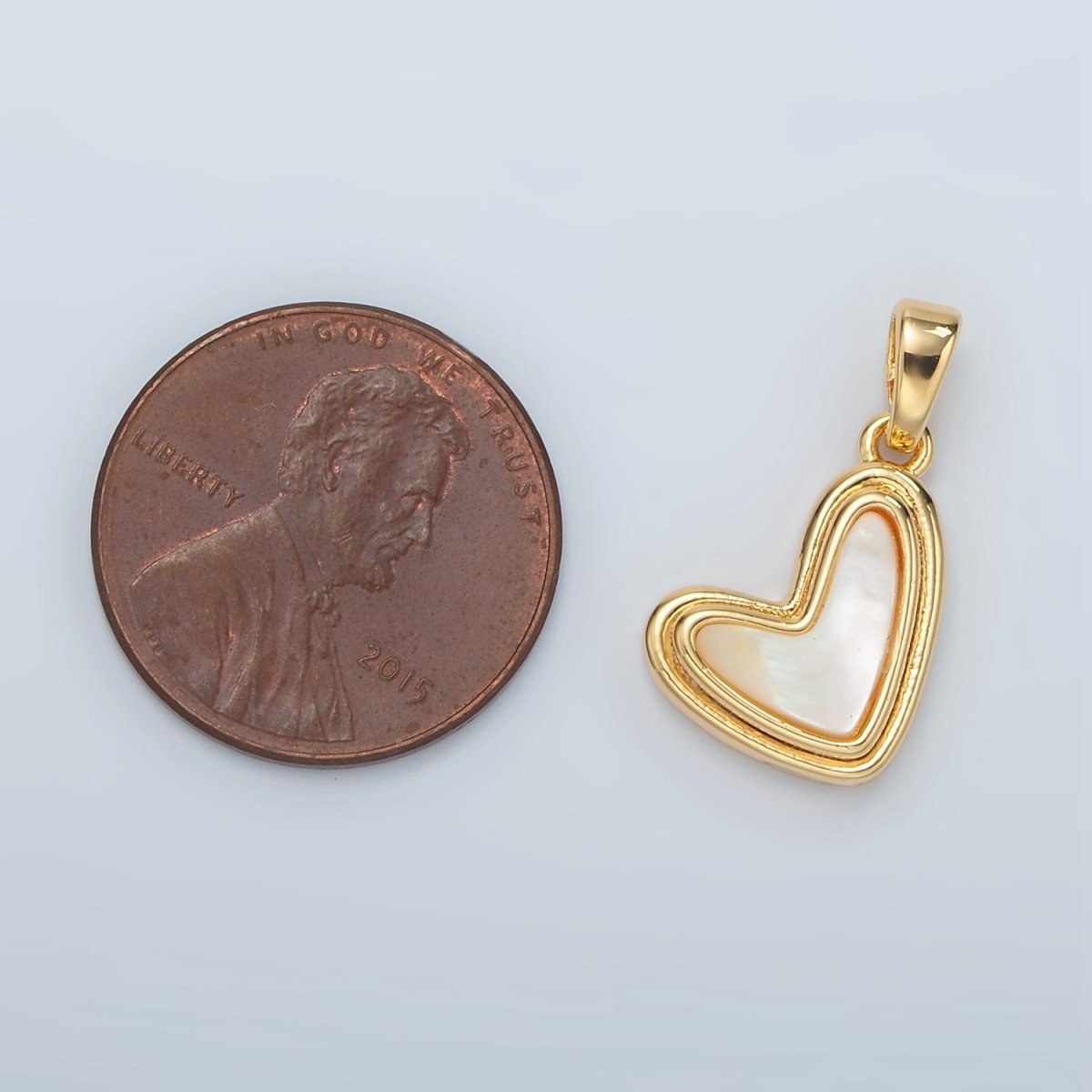 24K Gold Filled Shell Pearl Heart Bezel Pendant | H581
