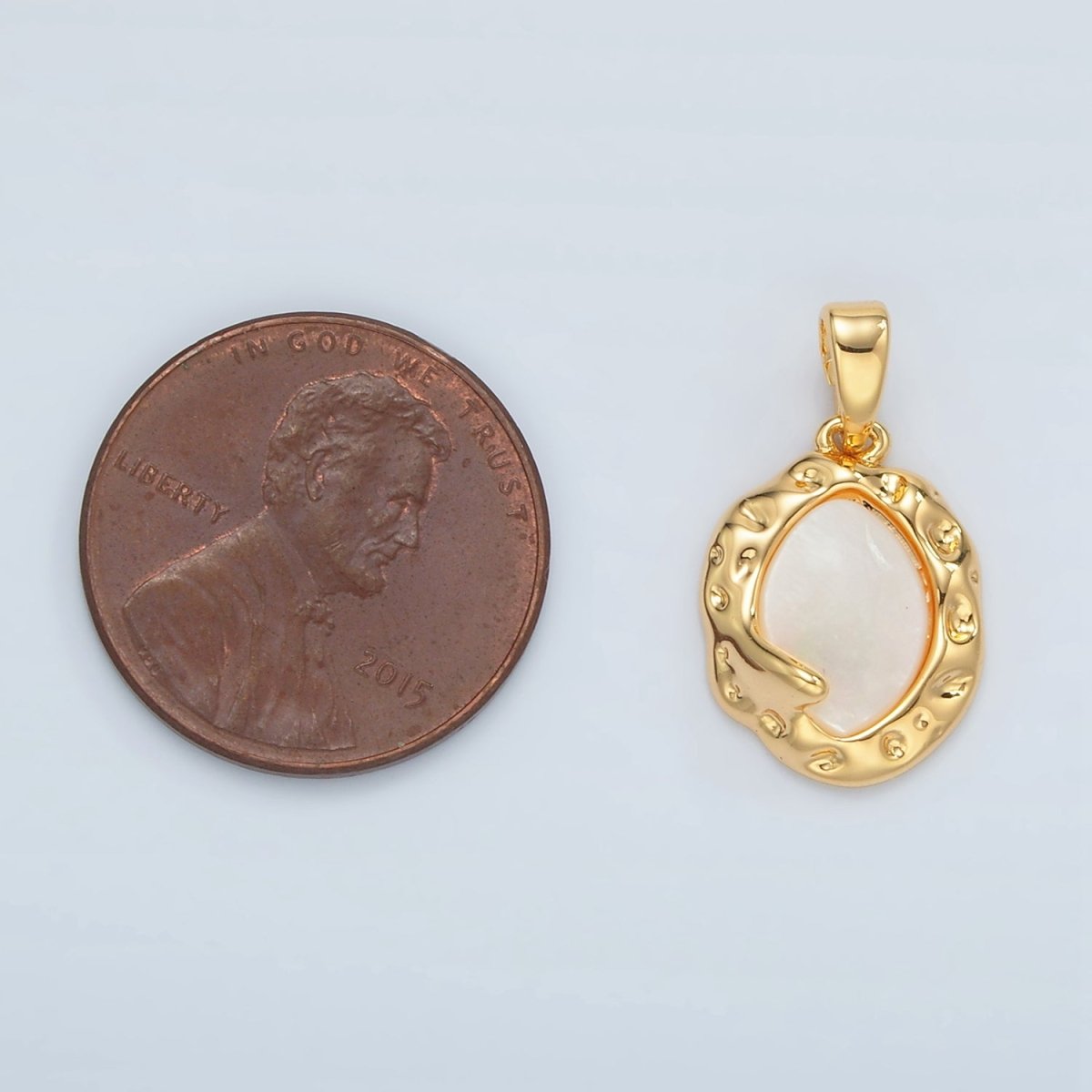 24K Gold Filled Shell Pearl Oval Hammered Bezel Pendant | H711