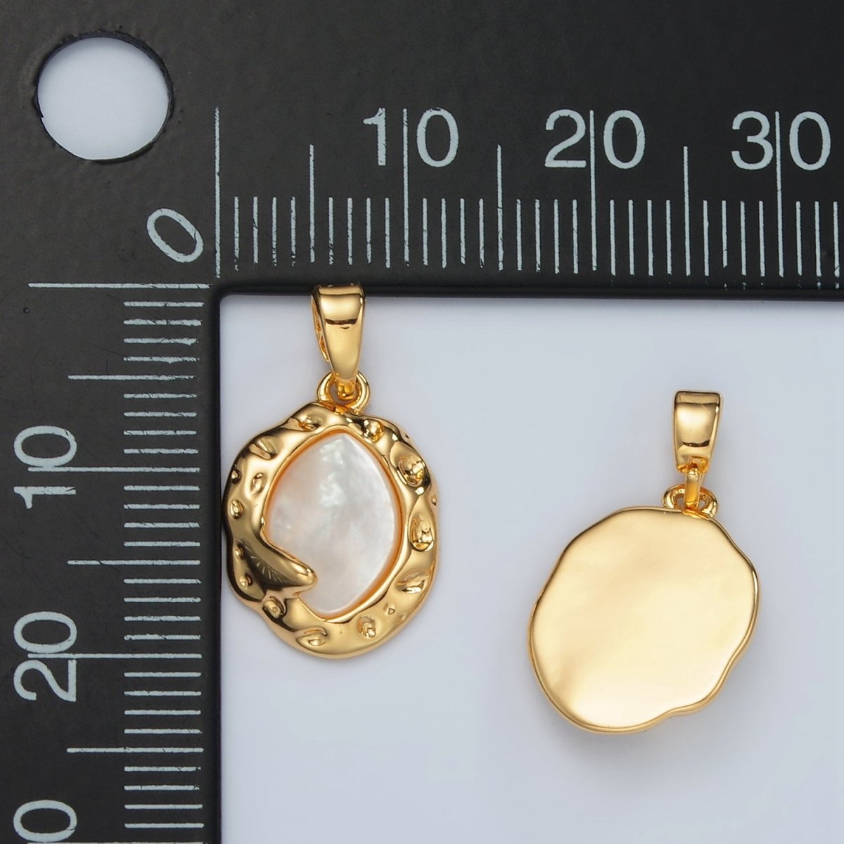 24K Gold Filled Shell Pearl Oval Hammered Bezel Pendant | H711