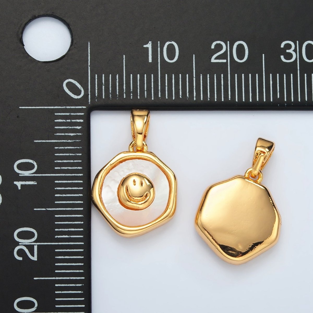 24K Gold Filled Smiley Face Shell Pearl Bezel Pendant | H565
