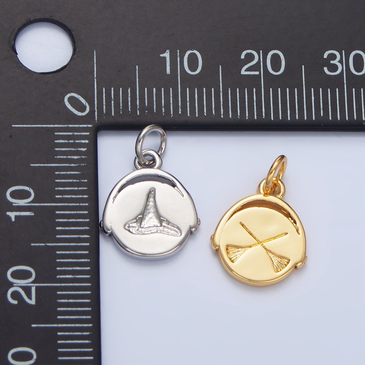 24K Gold Filled Witch Hat Minimalist Stamped Round Charm in Gold & Silver | X908
