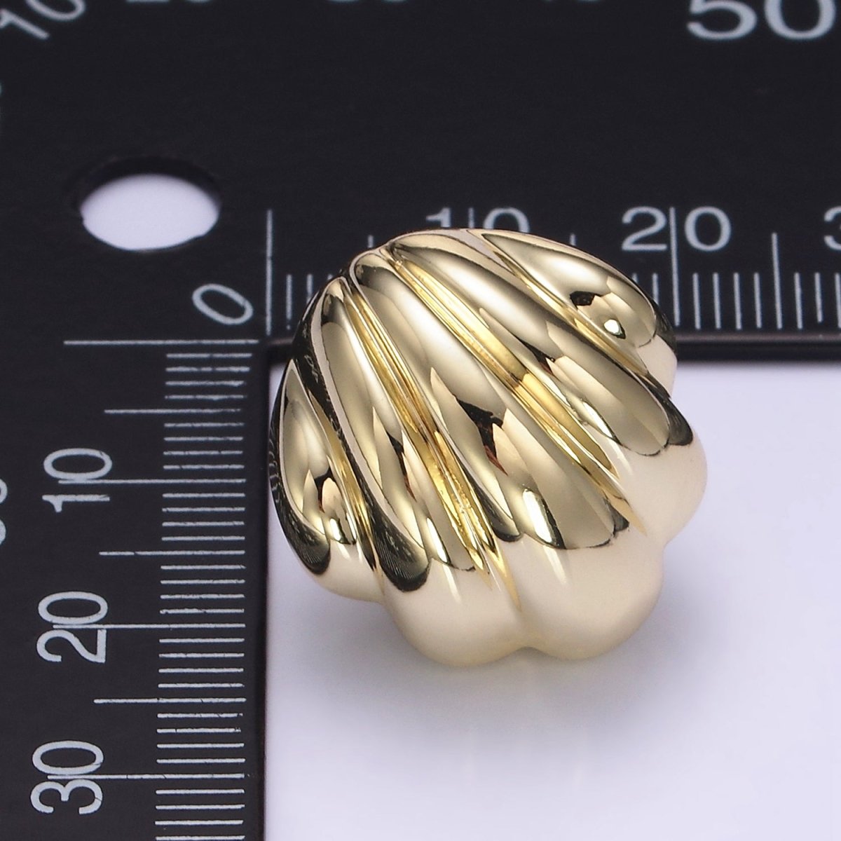 24mm Lightweight Puffed Croissant Stud Earrings | V181