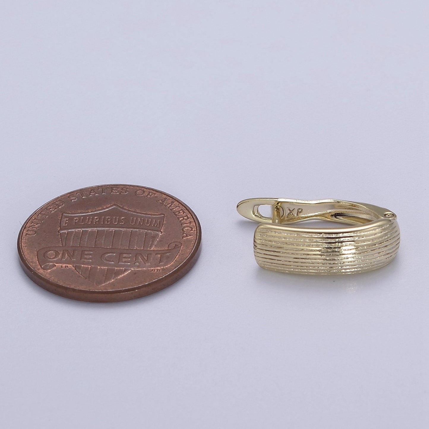 14K Gold Filled 15mm Line-Textured Oblong English Lock Hoop Earrings | V144