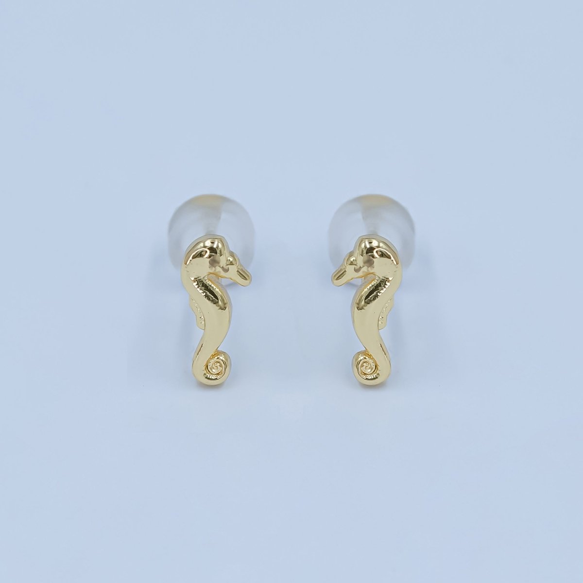 Dainty SeaHorse Stud Earring, Gold Sea Horse Earring, Dainty Fish Earrings Animal Studs Minimalist Stud Earrings Under The Sea ocean Inspire Q-294