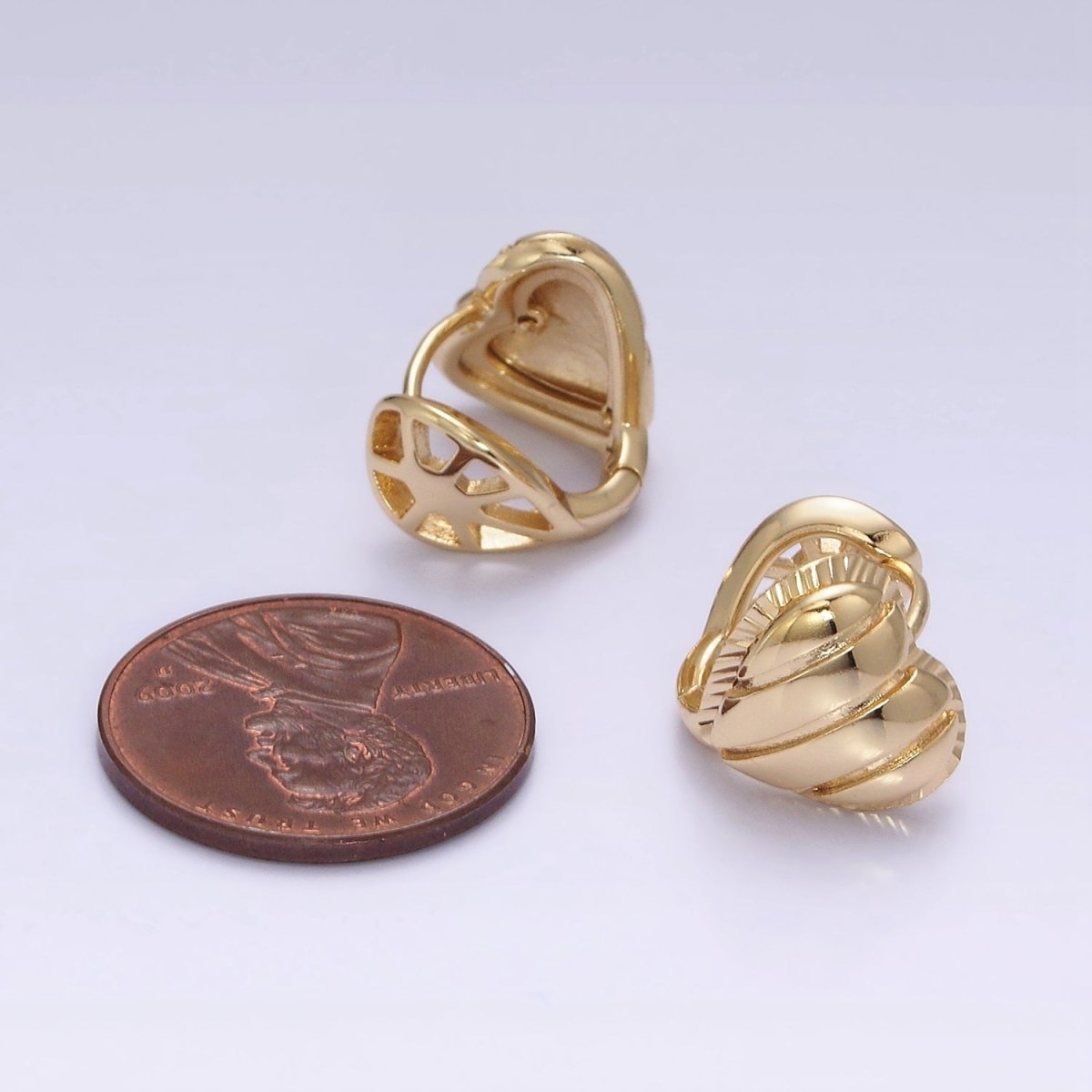 14K Gold Filled Line Ribbed Sunburst Heart Huggie Earrings | AD415