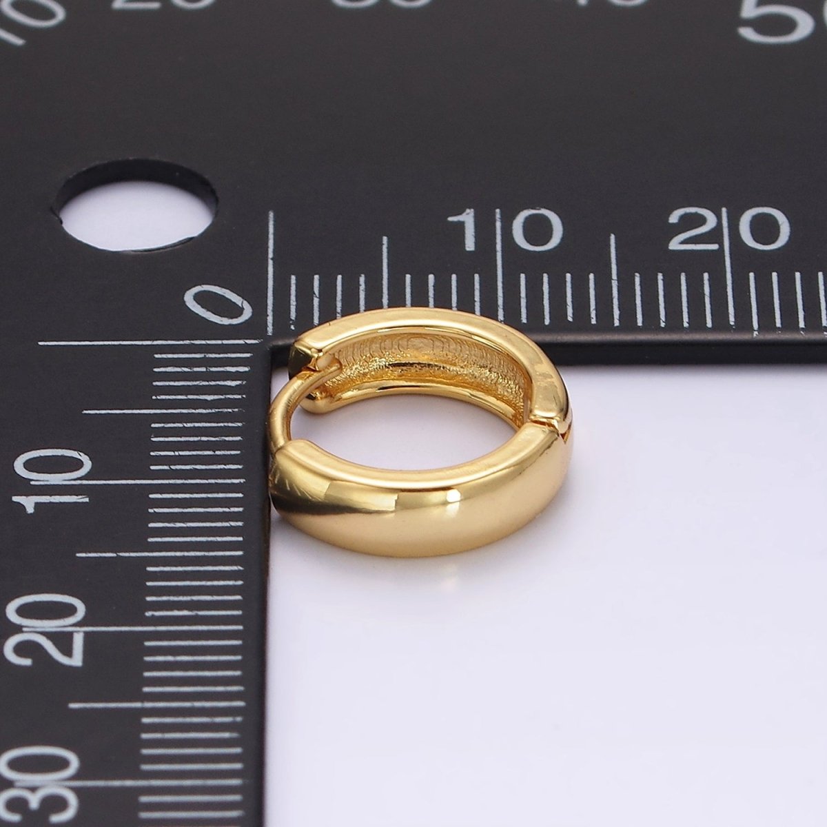 14K Gold Filled 13mm Minimalist Flat Huggie Earrings | AE1009