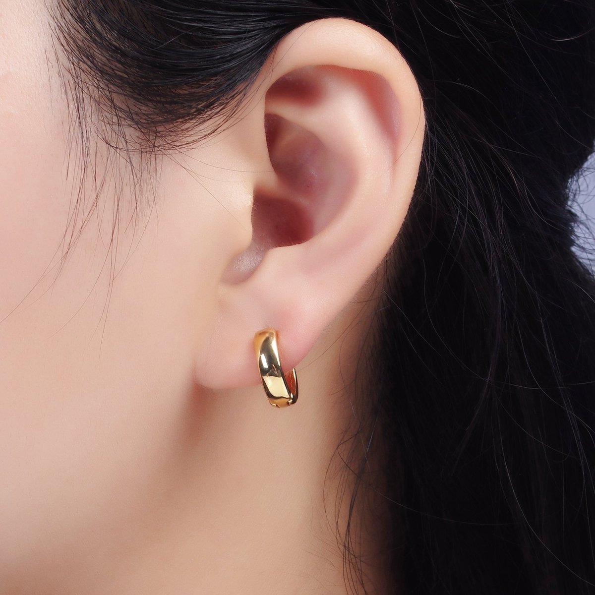 14K Gold Filled 13mm Minimalist Flat Huggie Earrings | AE1009