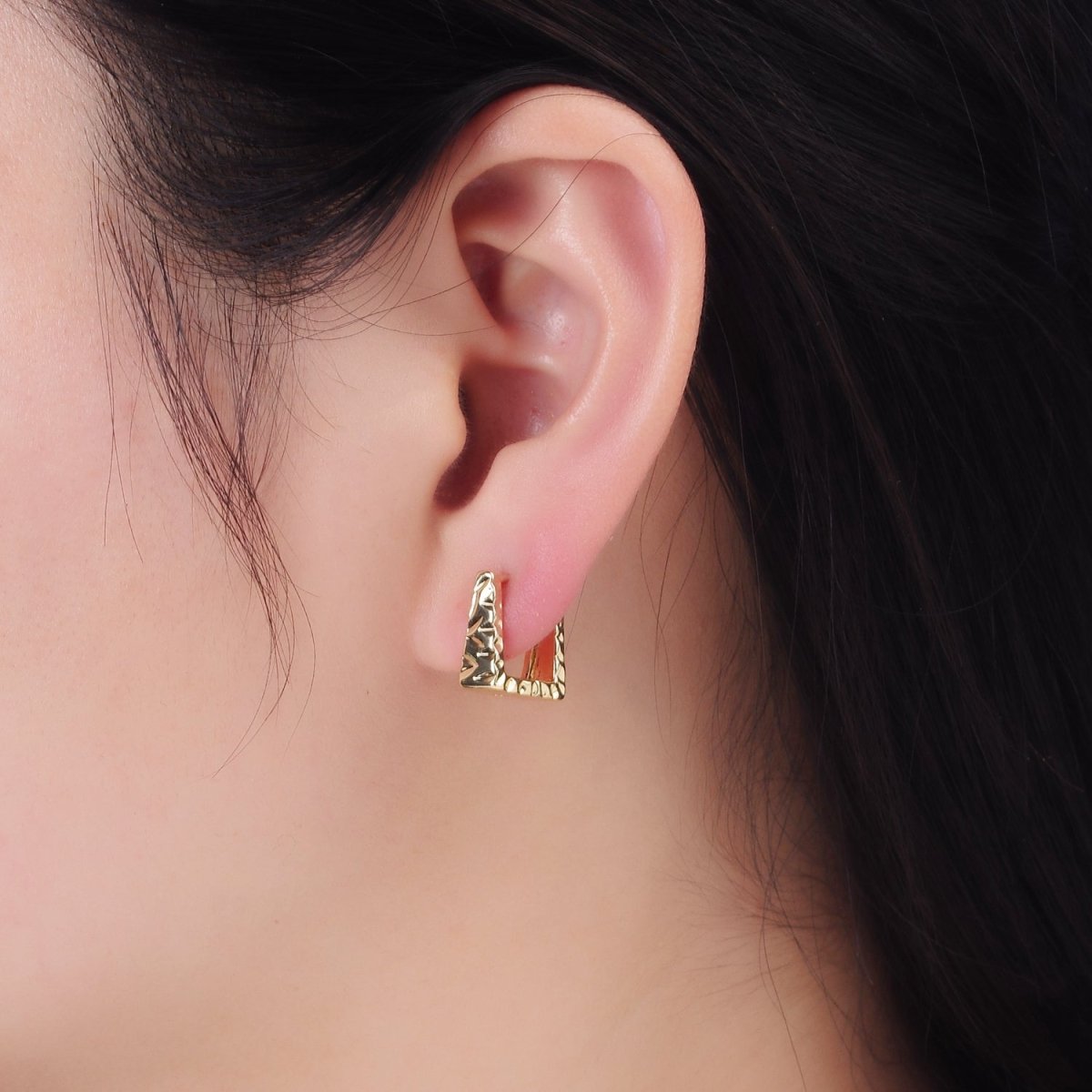 14K Gold Filled 13mm Triangle Hammered Square Huggie Earrings | AB1266