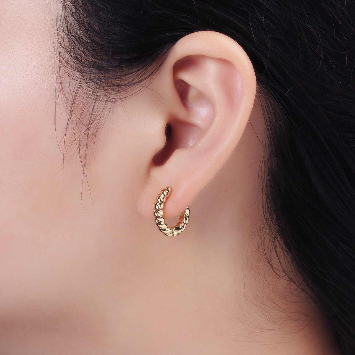 14K Gold Filled 15mm Braided Croissant Huggie Earrings | AE905