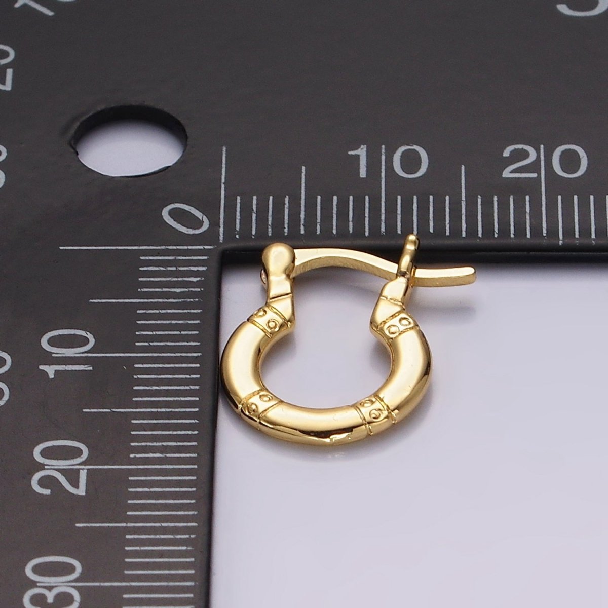 14K Gold Filled 15mm Dotted Lined Round French Lock Latch Hoop Earrings | AE967