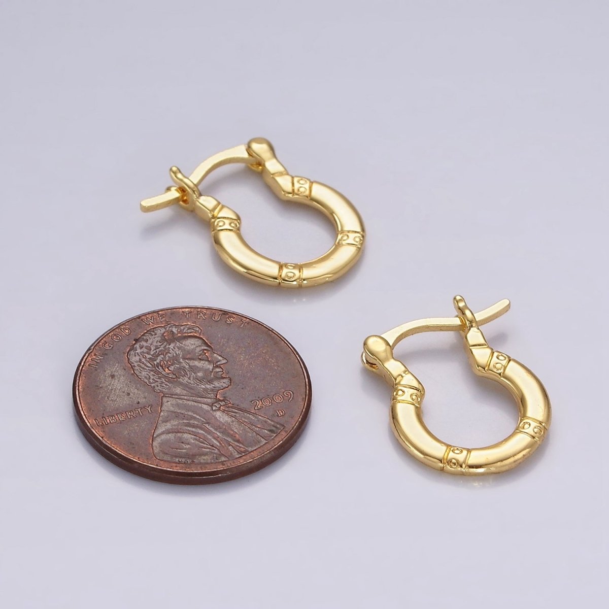 14K Gold Filled 15mm Dotted Lined Round French Lock Latch Hoop Earrings | AE967