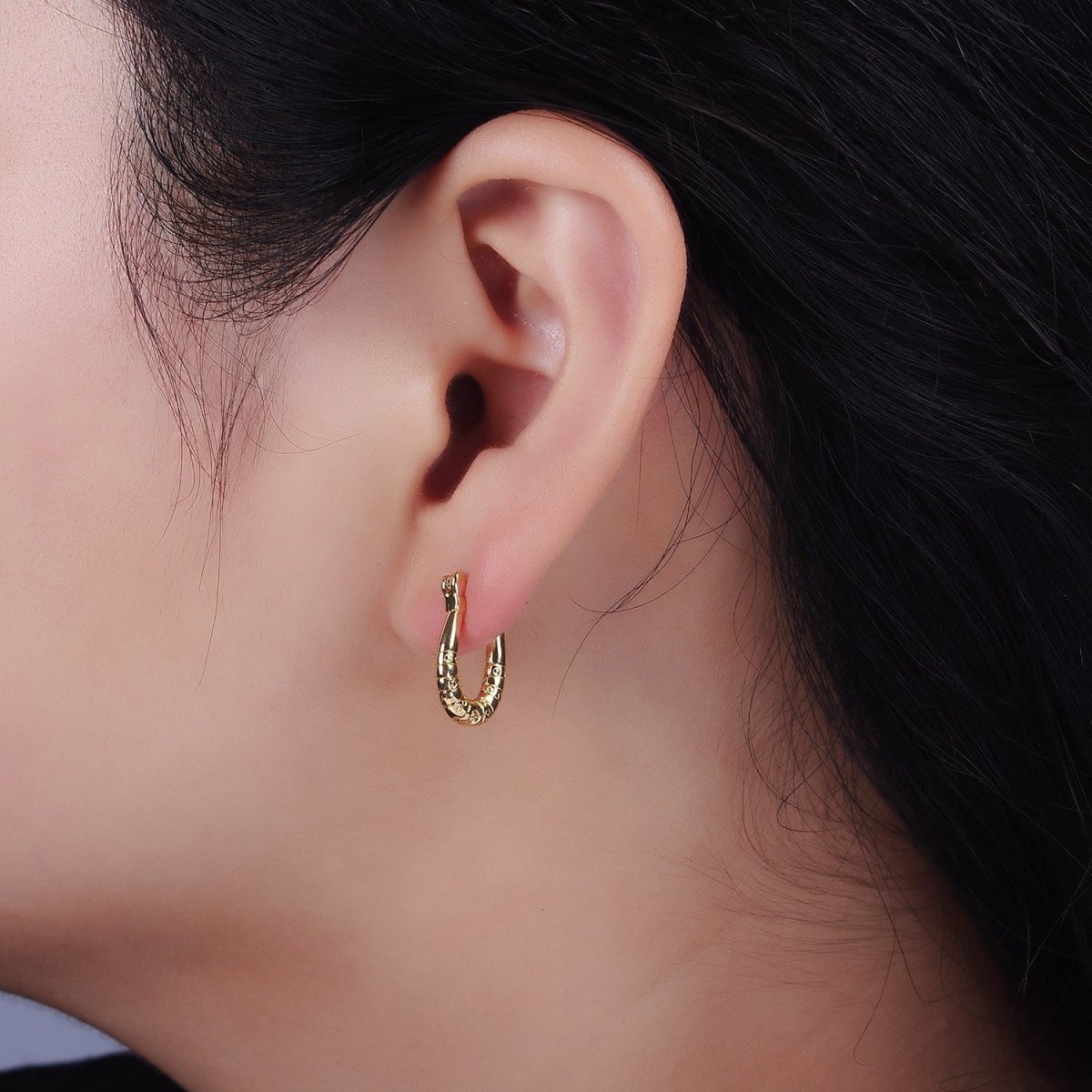 14K Gold Filled 15mm Dotted Lined U-Shaped French Lock Latch Hoop Earrings | AE962