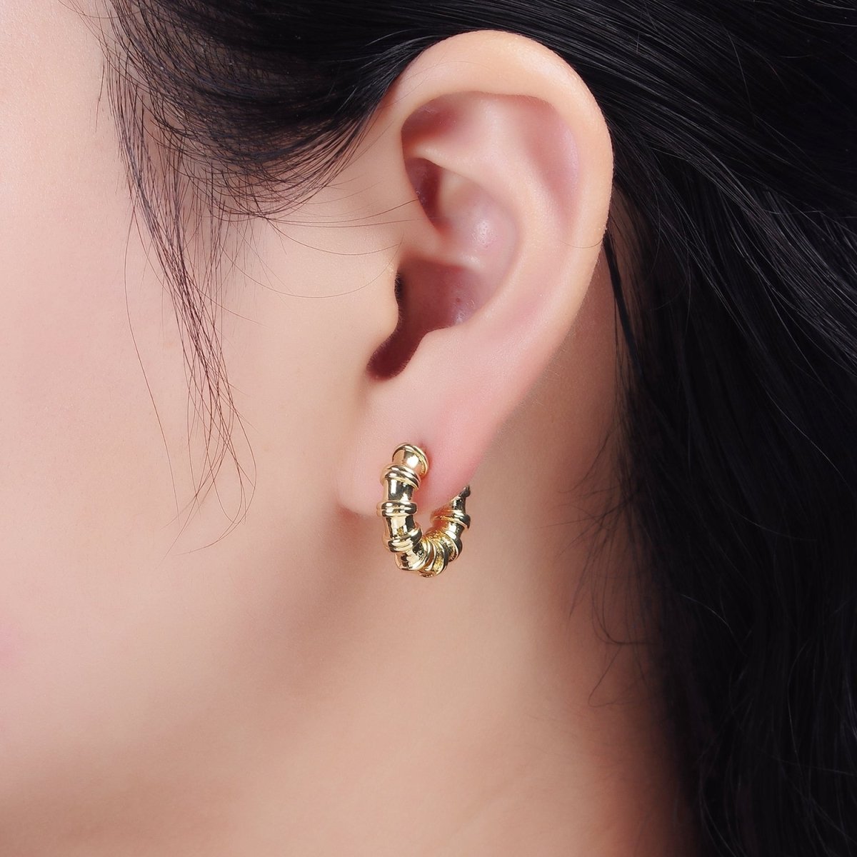 14K Gold Filled 19mm Minimalist Double Lined Chubby Huggie Earrings | AE942