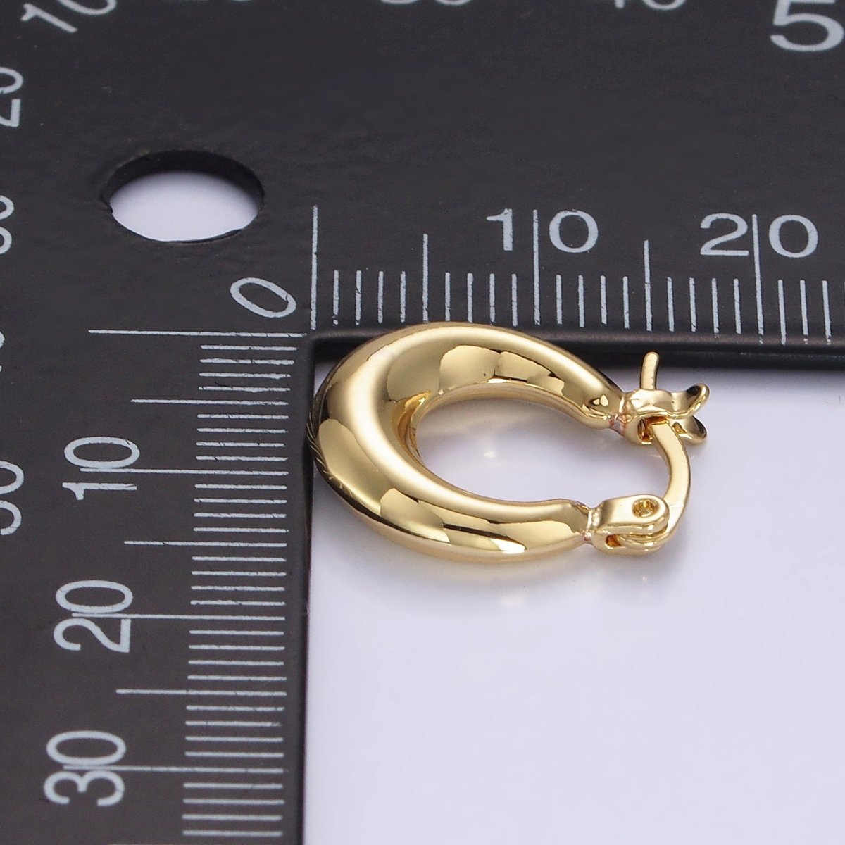 14K Gold Filled 20mm Chubby U-Curved Latch Hoop Earrings in Gold & Silver | AE751