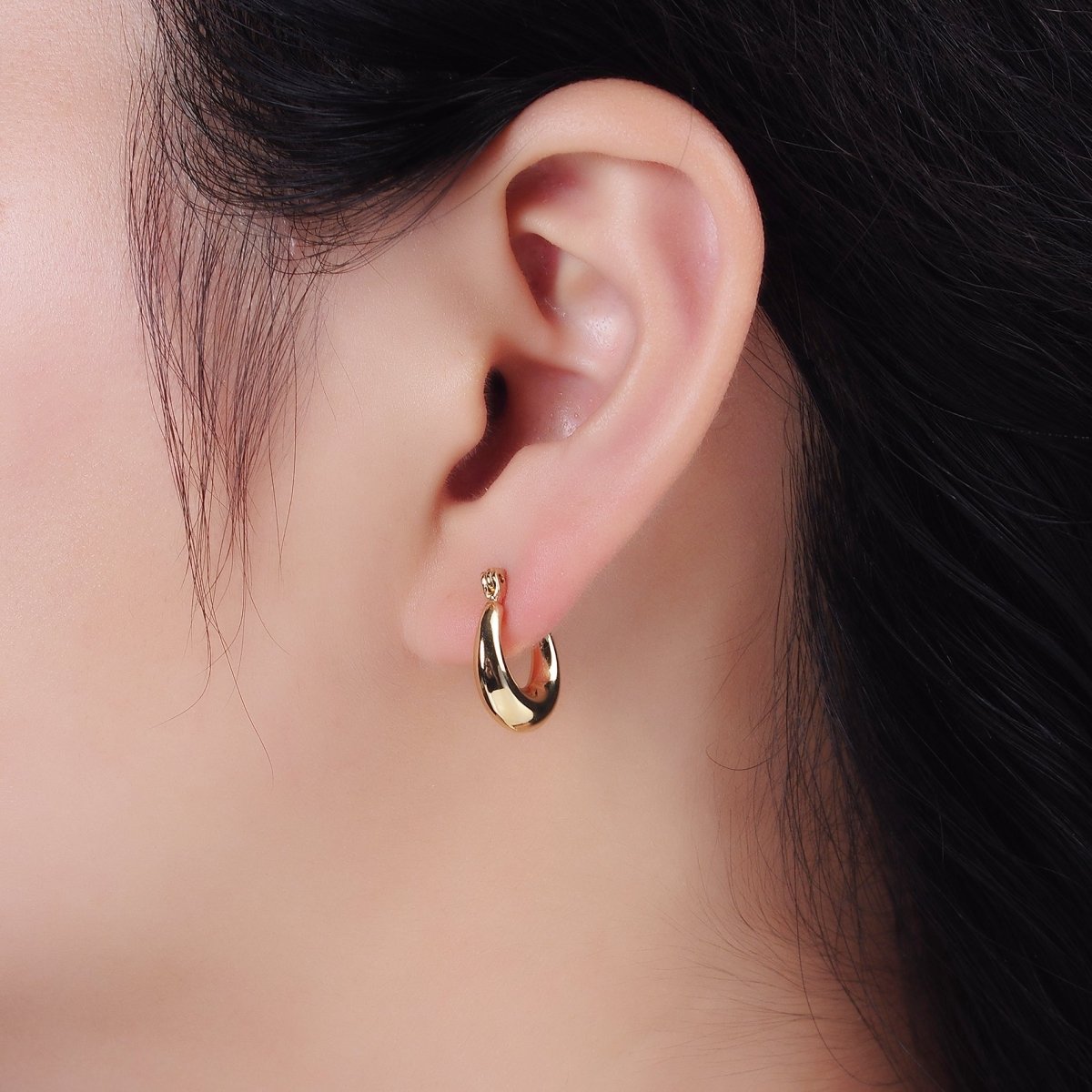 14K Gold Filled 20mm Chubby U-Curved Latch Hoop Earrings in Gold & Silver | AE751