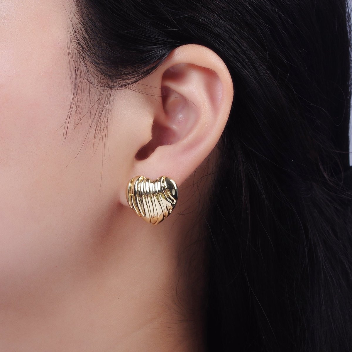 14K Gold Filled 20mm Curved Lined Textured Heart Stud Earrings | V456