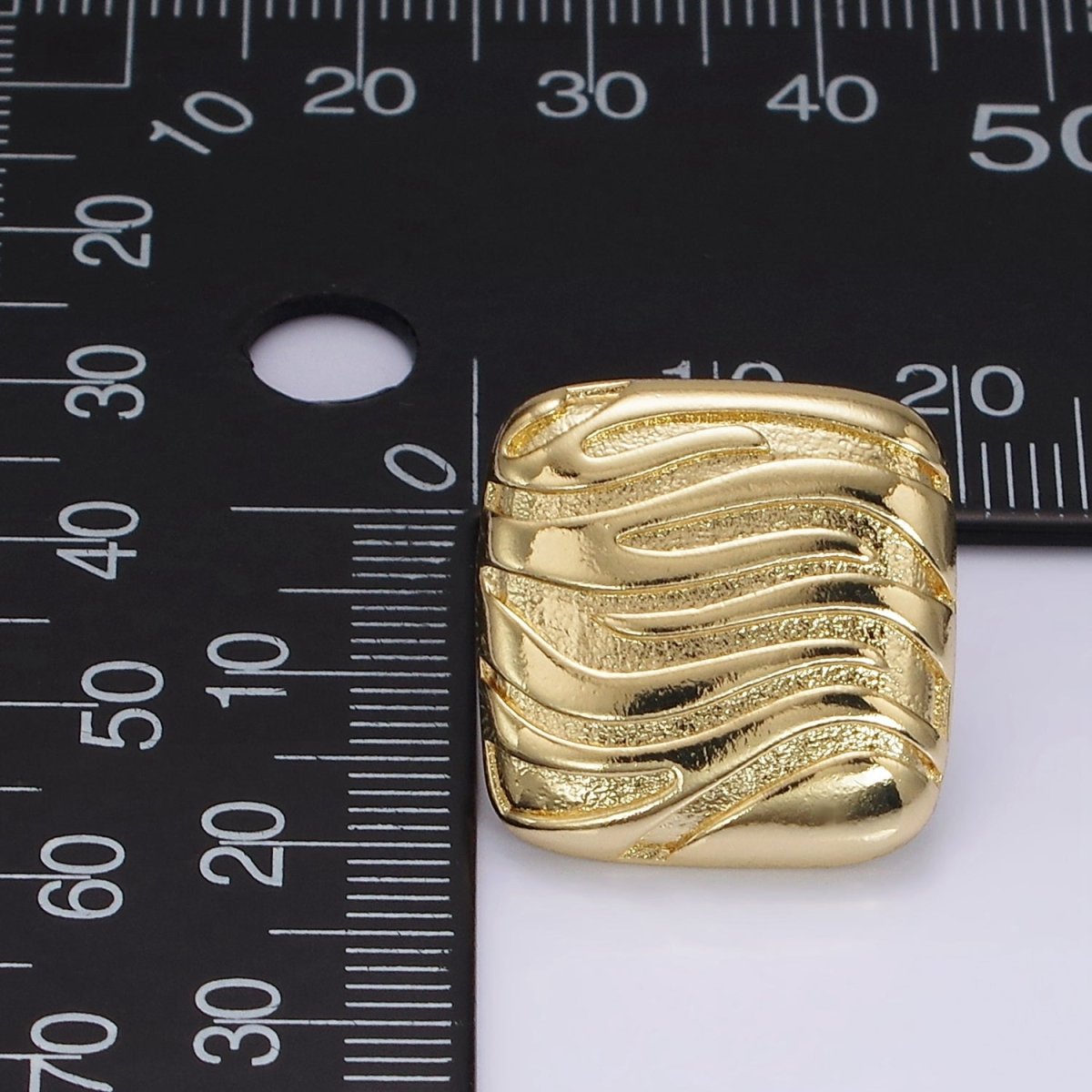 14K Gold Filled 20mm Curved Lined Textured Square Stud Earrings | AE341