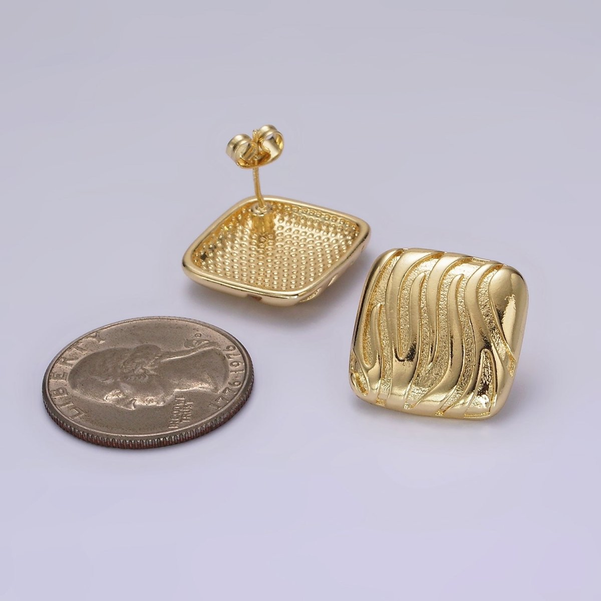 14K Gold Filled 20mm Curved Lined Textured Square Stud Earrings | AE341