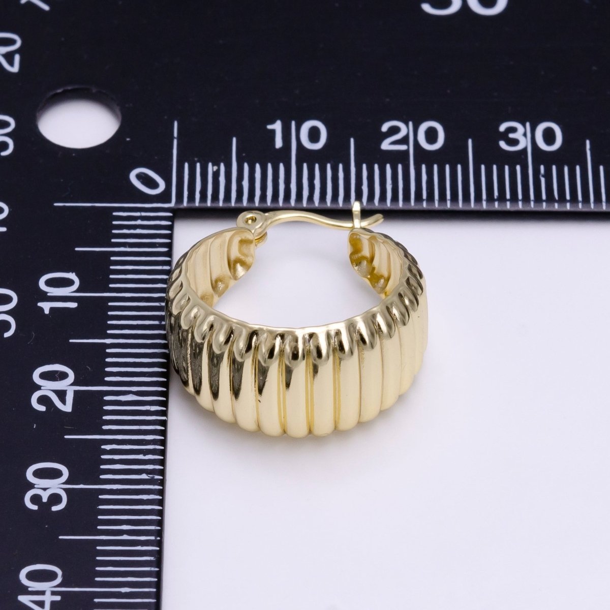 14K Gold Filled 20mm Line Textured Dome Latch Hoop Earrings | AE542