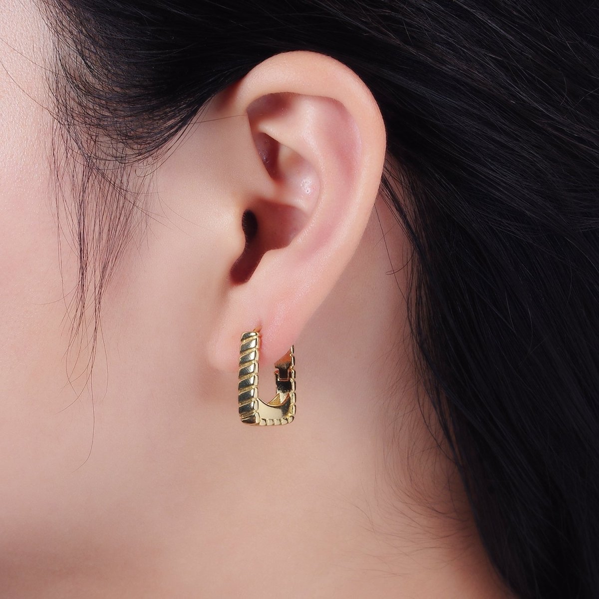 14K Gold Filled 20mm Line-Textured Rectangular Minimalist Huggie Earrings | AE919