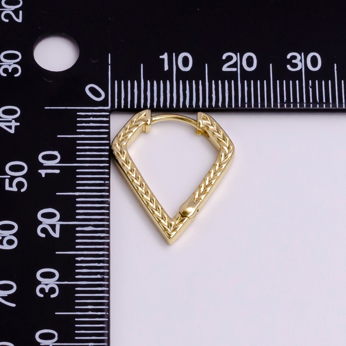 14K Gold Filled 22.5mm Wheat V Line-Textured Triangle Hoop Earrings | AD1087
