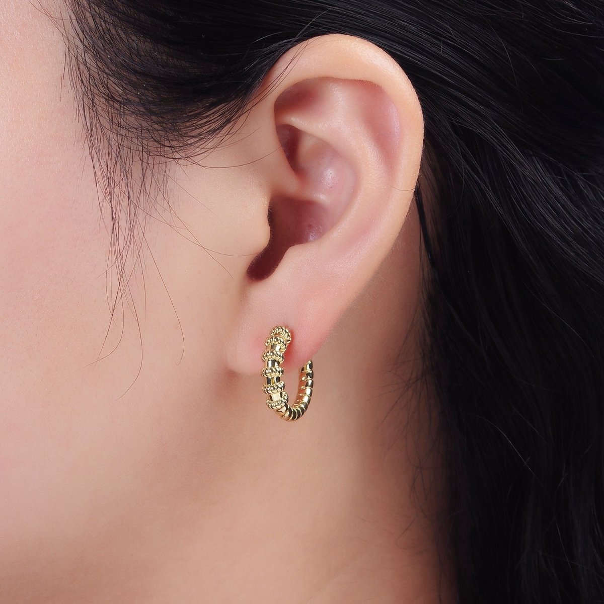14K Gold Filled 23mm Twisted Croissant Lined C-Shaped Hoop Earrings | AE173