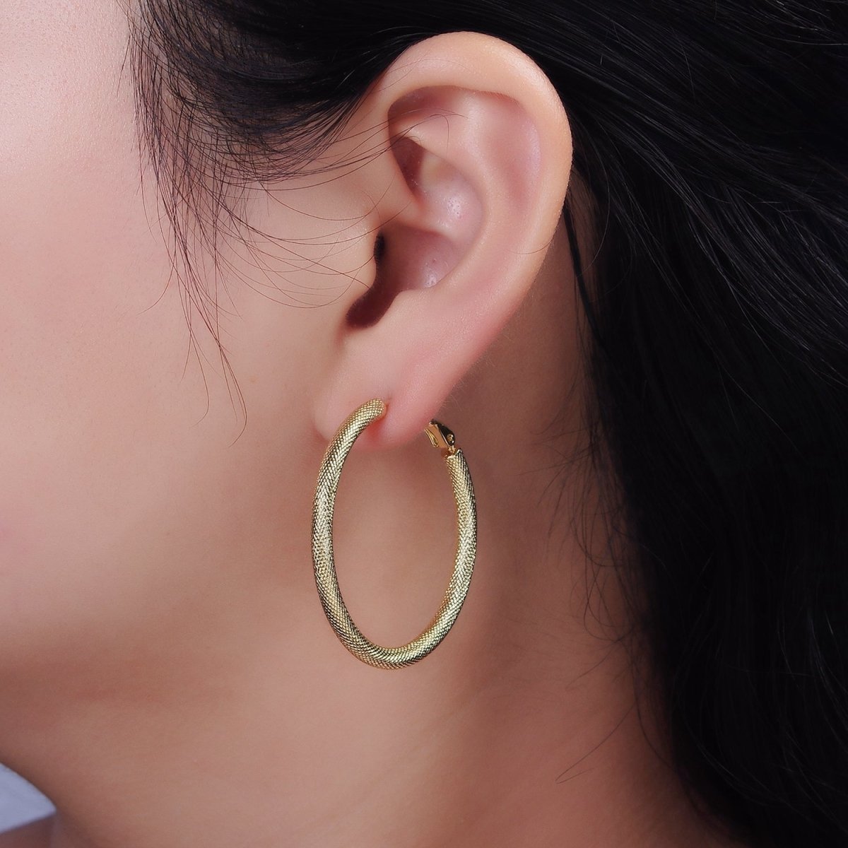 14K Gold Filled 40mm Scale-Textured Hinge Hoop Earrings | AE170