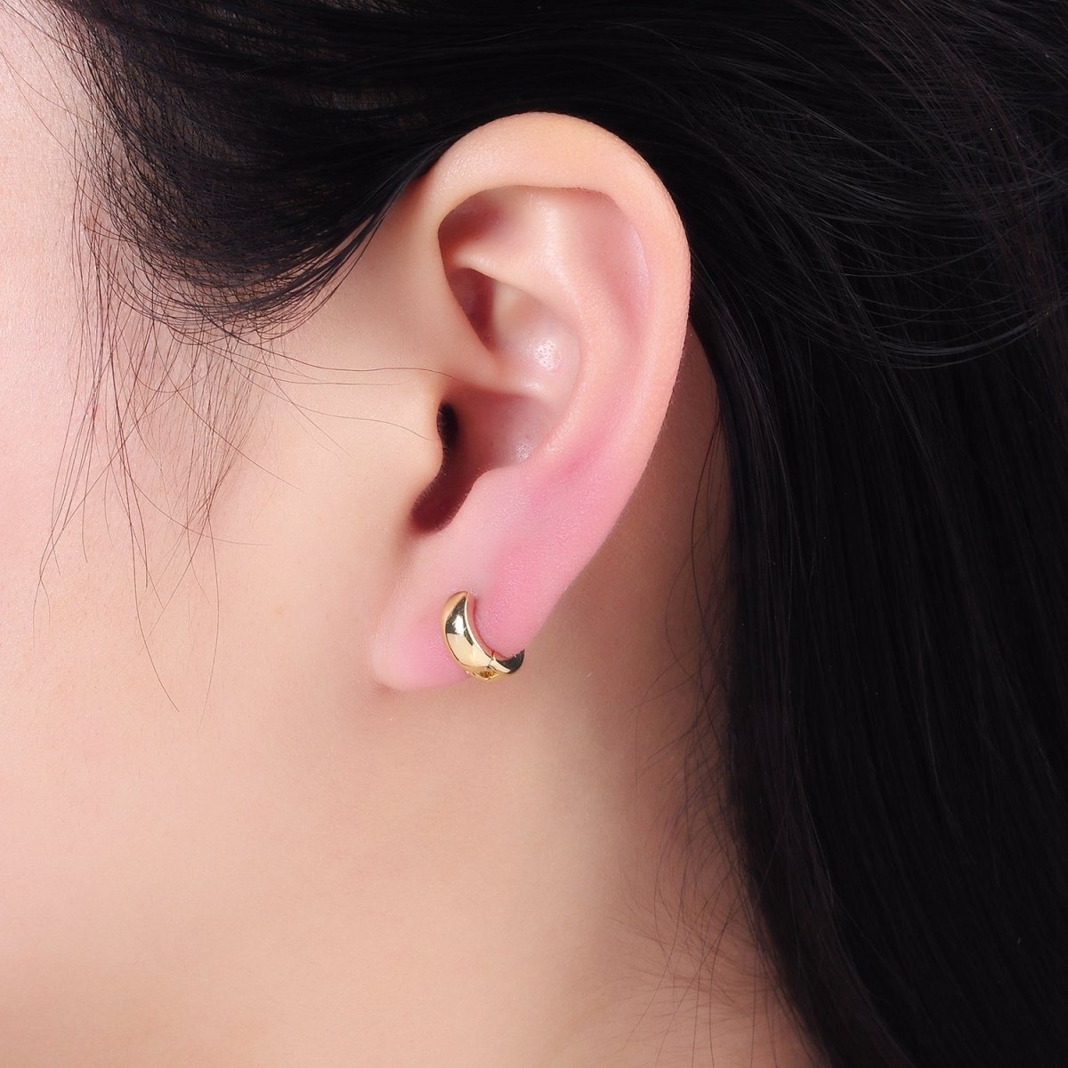 14K Gold Filled 9mm Wide Minimalist Cartilage Huggie Earrings | AB1333
