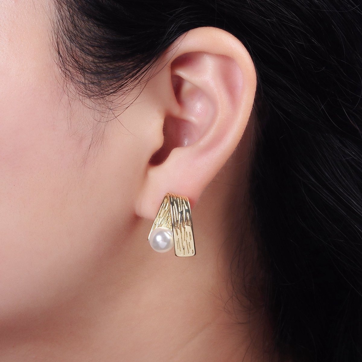 14K Gold Filled Line-Textured Curved Folded Band Pearl Stud Earrings Set | AE956