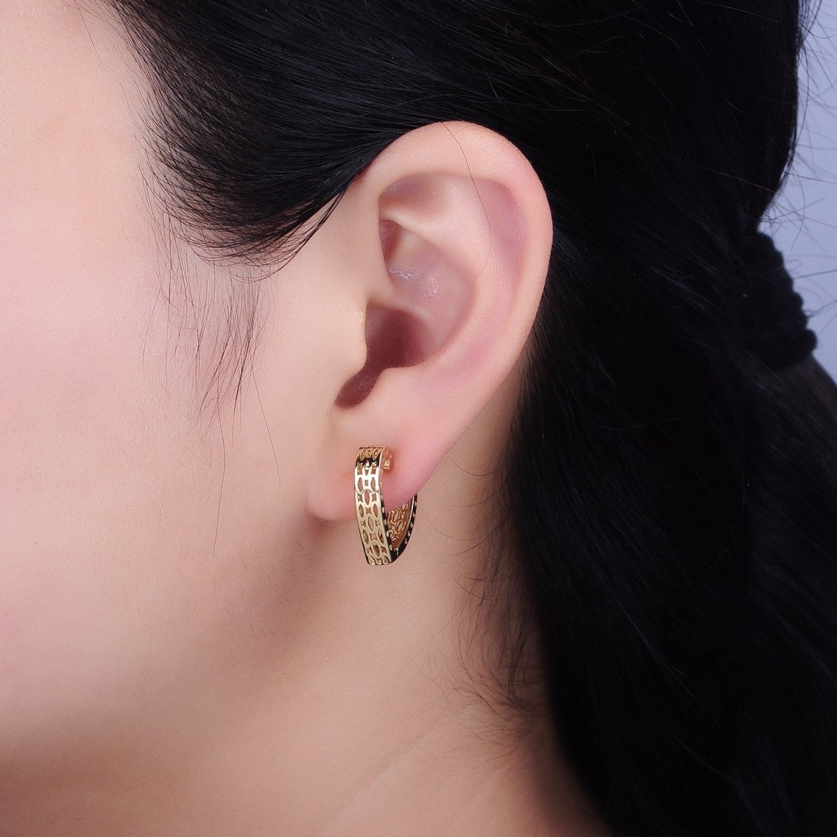 14K Gold Filled Oval Filigree Heart Geometric Huggie Earrings | AB1532