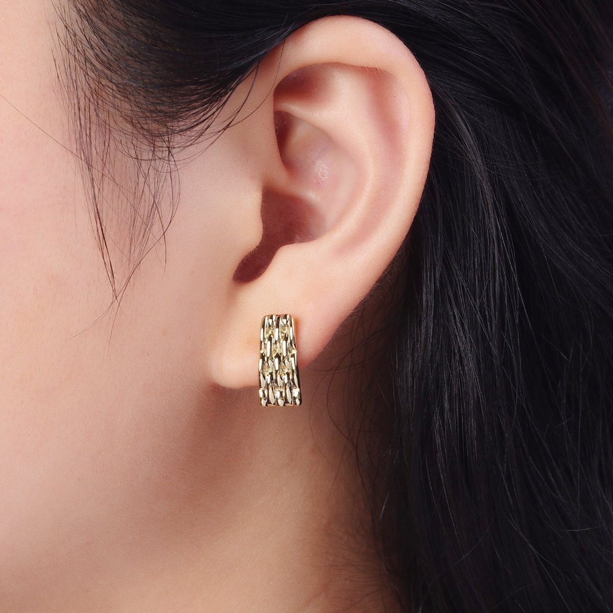 14K Gold Filled Panther Rectangular English Lock Latch Hoop Earrings | AE1023