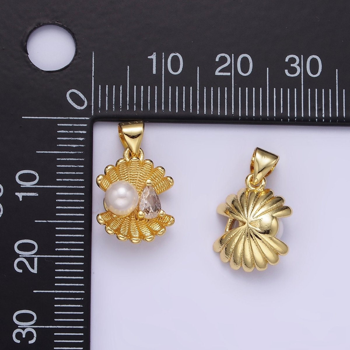 14K Gold Filled Pearl Clear CZ Teardrop Line-Textured Clam Sea Shell Pendant | AA1147
