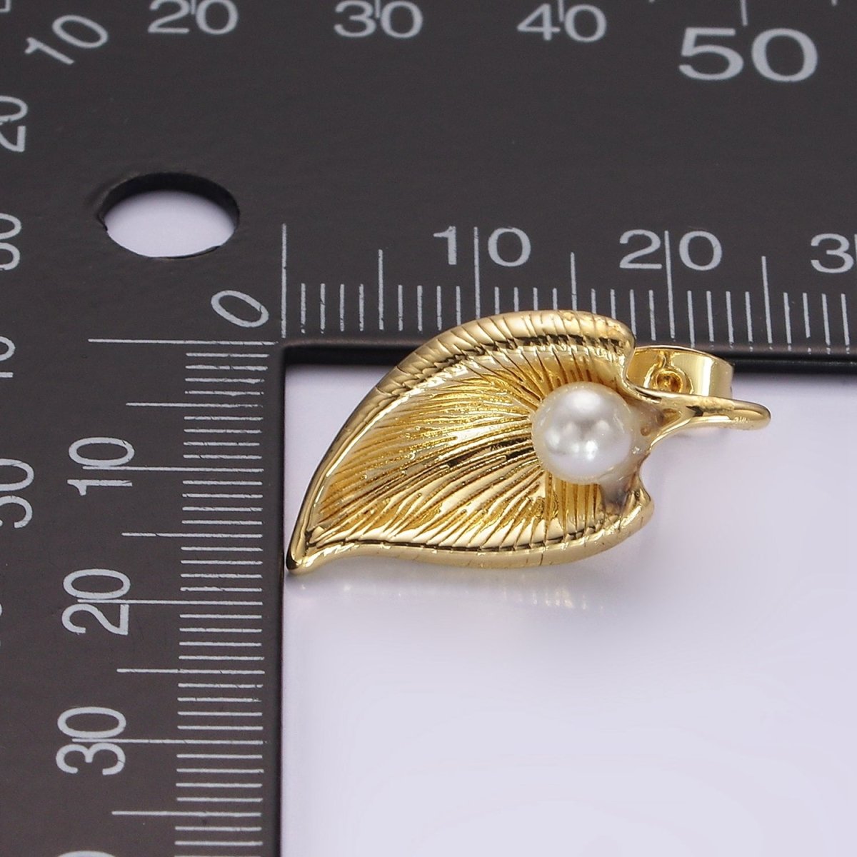 14K Gold Filled Pearl Curved Line-Textured Teardrop Dome Stud Earrings Set | AE955