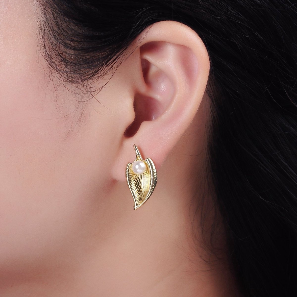 14K Gold Filled Pearl Curved Line-Textured Teardrop Dome Stud Earrings Set | AE955