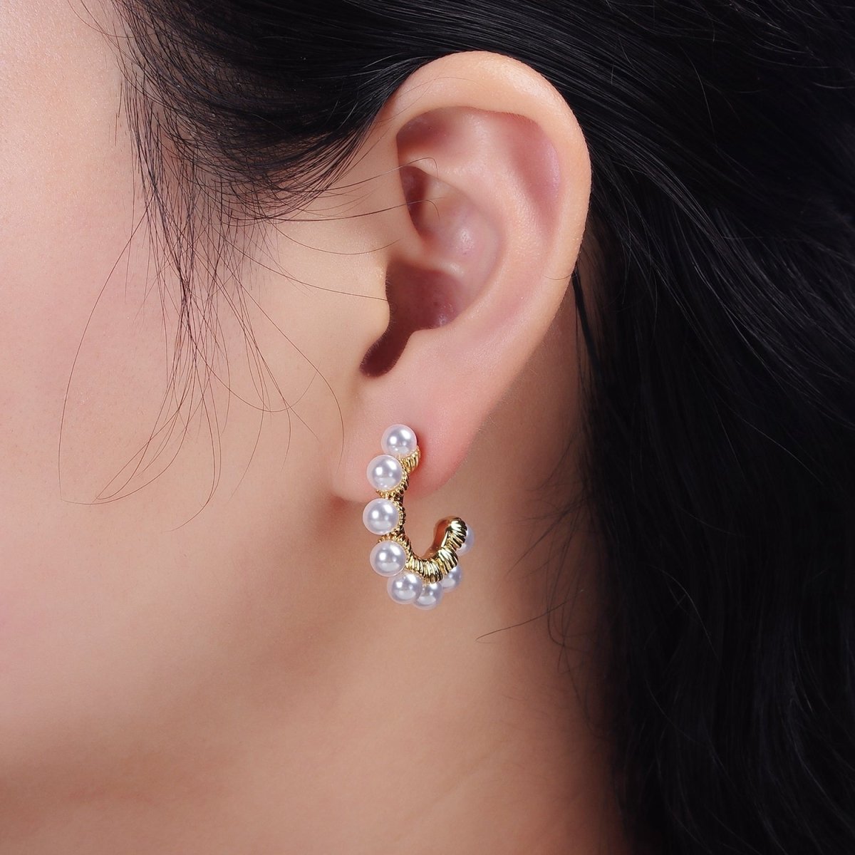 14K Gold Filled Pearl Dotted Lined C-Shaped Hoop Earrings | AE179