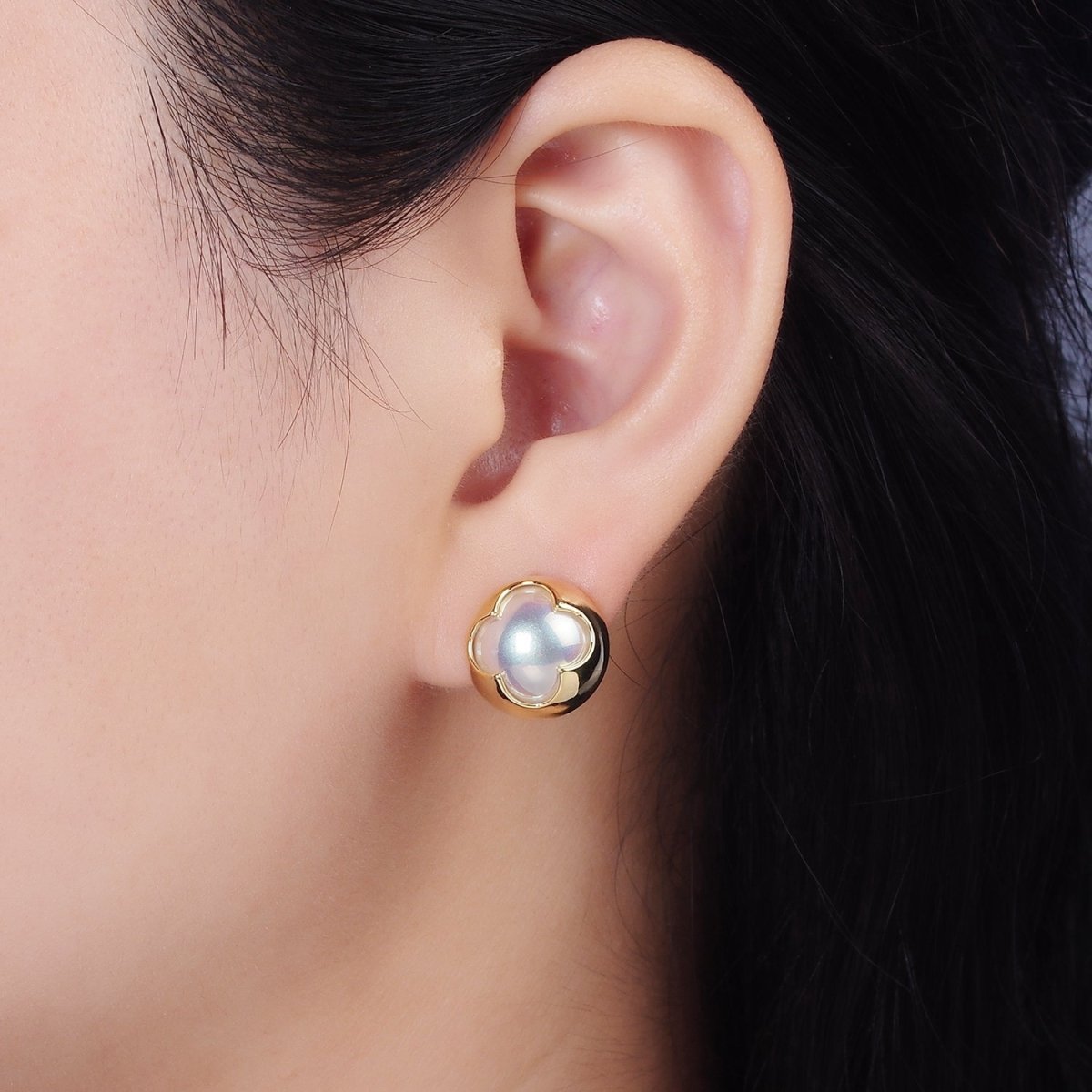 14K Gold Filled Pearl Iridescent Quatrefoil Bezel Round Stud Earrings in Gold & Silver | V264
