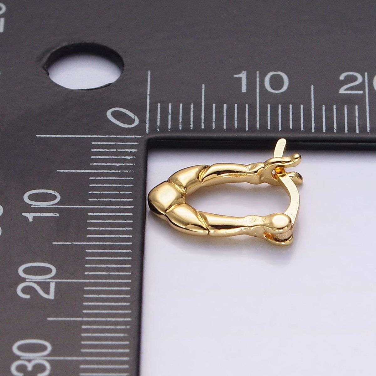 14K Gold Filled Quilted Puffed U-Shaped French Lock Latch Hoop Earrings | AE980