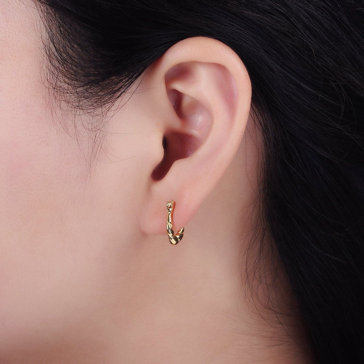 14K Gold Filled Quilted Puffed U-Shaped French Lock Latch Hoop Earrings | AE980