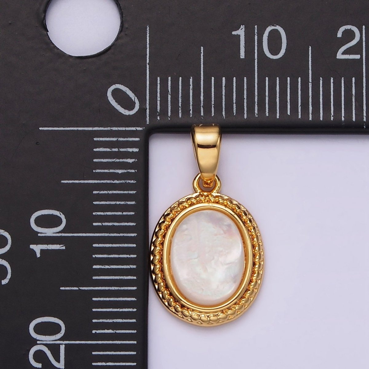 14K Gold Filled Shell Pearl Braided Bezel Oval Pendant | N1797