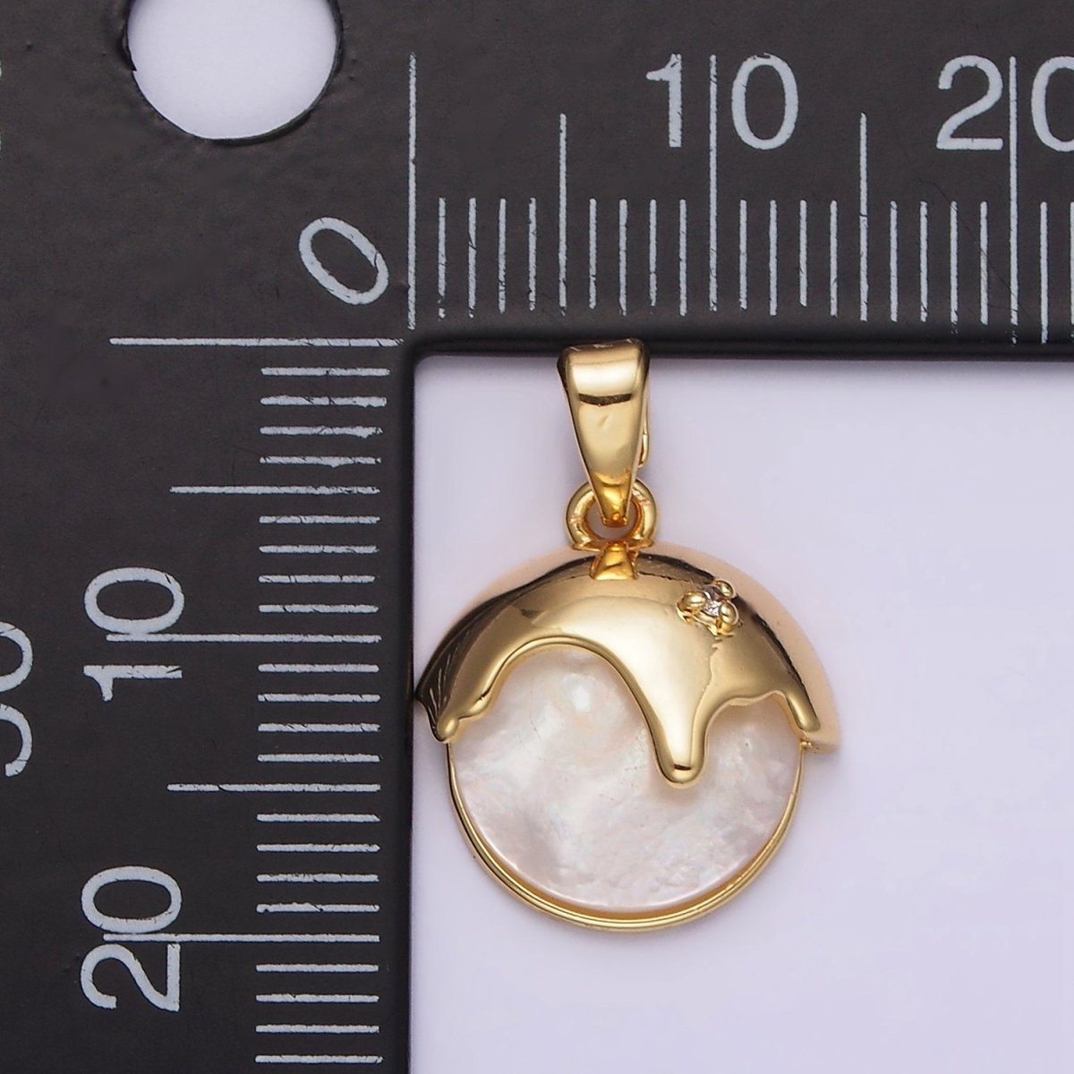 14K Gold Filled Shell Pearl Molten Drip Round Pendant | N1795