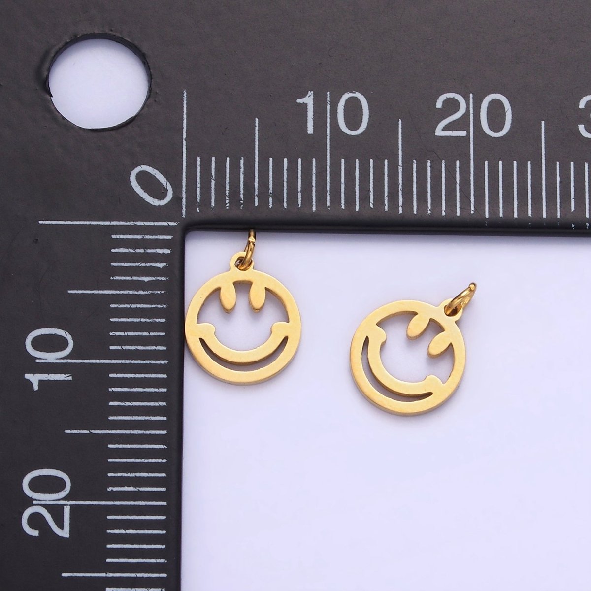 14K Gold Filled Smiley Face Emotion Open Round Charm | P951