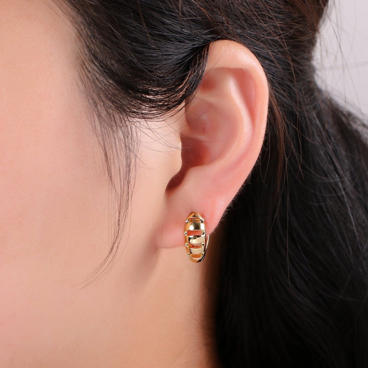 15mm Huggie Hoop Earring, Gold Large hoop earring, Chunky Hoops, Thick Gold Hoops, Medium hoop earrings, Vermeil Earring, gold Hoop Earrings Q-242