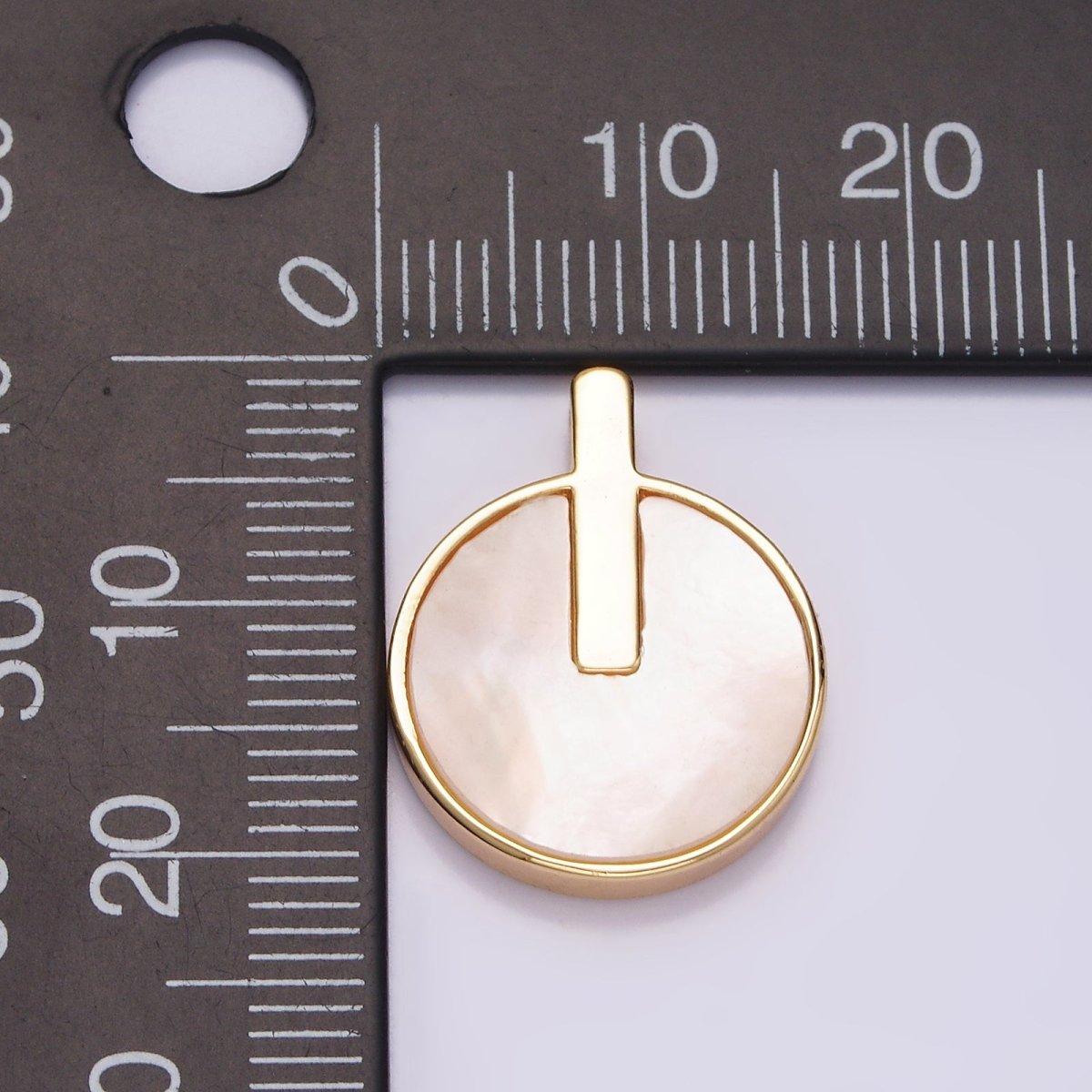 16K Gold Filled 20.5mm Bar Lined Shell Pearl Round Minimalist Bezel Pendant | AA679