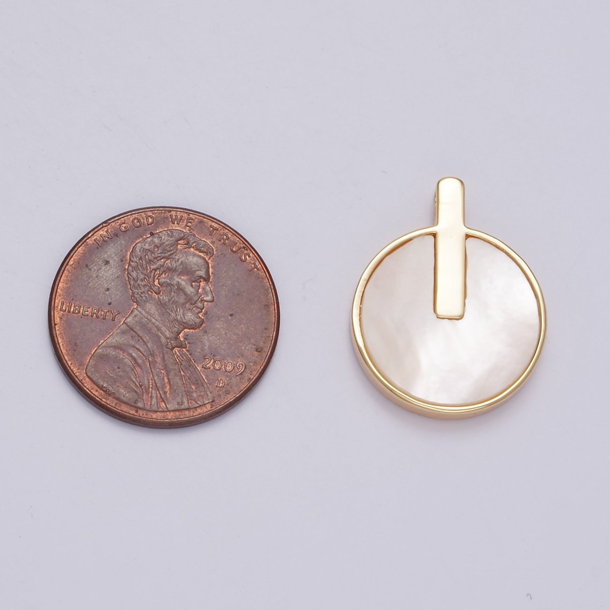 16K Gold Filled 20.5mm Bar Lined Shell Pearl Round Minimalist Bezel Pendant | AA679