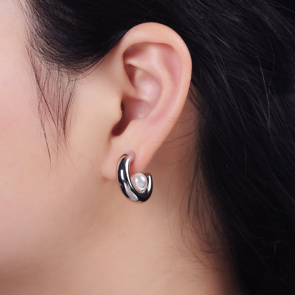 16K Gold Filled 20mm Chubby Round White Pearl C-Shaped Hoop Earrings in Gold & Silver | AE-572 AE-573